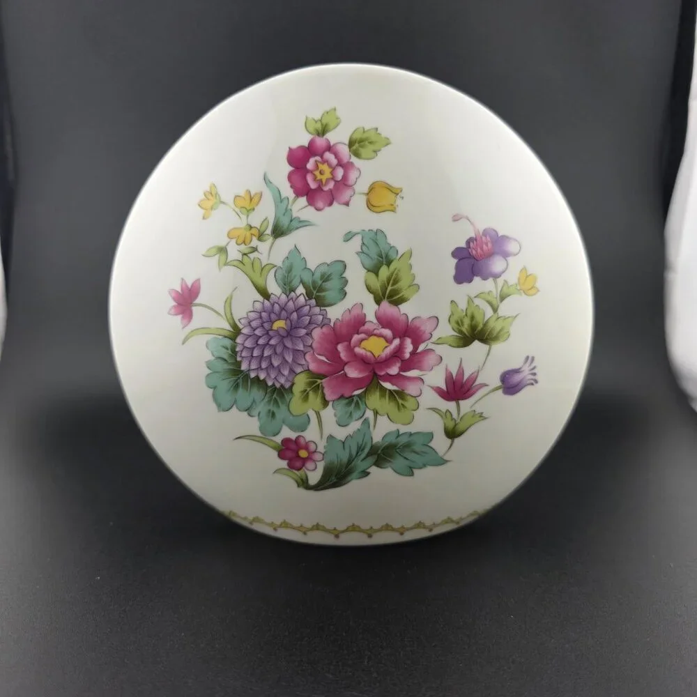 Mikasa Bone China Cheshire Vase – Gently‎ Used